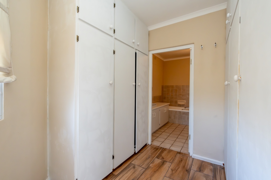 8 Bedroom Property for Sale in Middedorp Western Cape